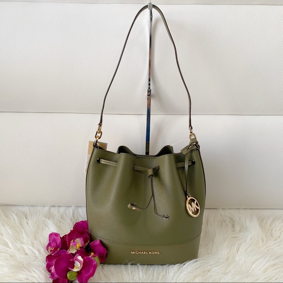 Michael Kors Handbags - NWT Michael Kors Bucket Bag